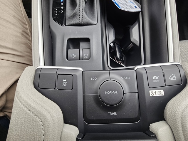 2025 Toyota Highlander Hybrid LE photo 11