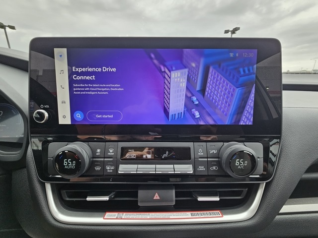 2025 Toyota Highlander Hybrid LE photo 14