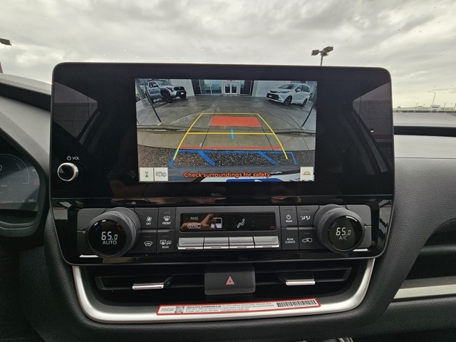 2025 Toyota Highlander Hybrid LE photo 15