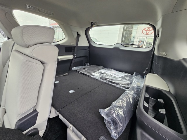 2025 Toyota Highlander Hybrid LE photo 20