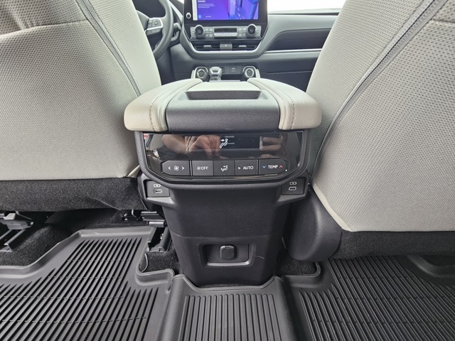 2025 Toyota Highlander Hybrid LE photo 21