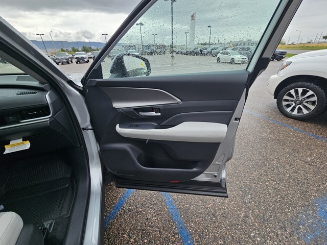 2025 Toyota Highlander Hybrid LE photo 22