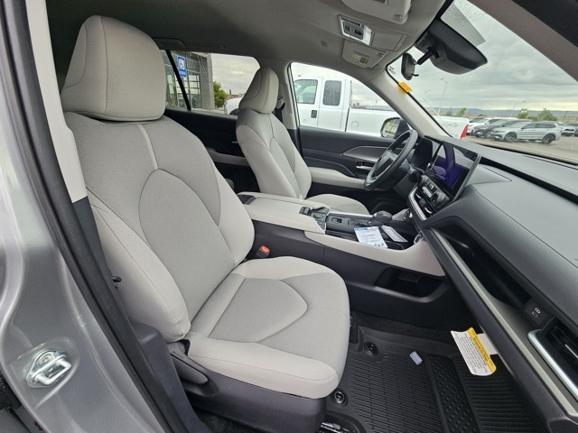 2025 Toyota Highlander Hybrid LE photo 23