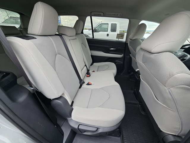 2025 Toyota Highlander Hybrid LE photo 25