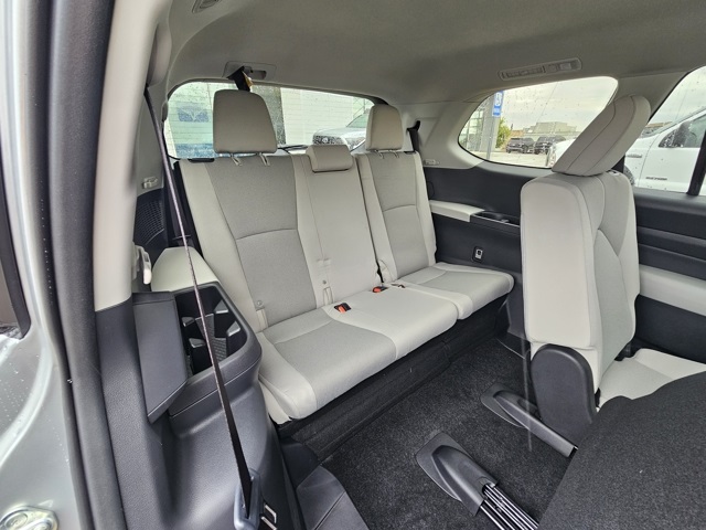 2025 Toyota Highlander Hybrid LE photo 26