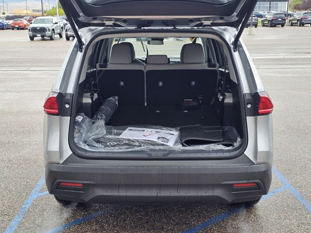 2025 Toyota Highlander Hybrid LE photo 6