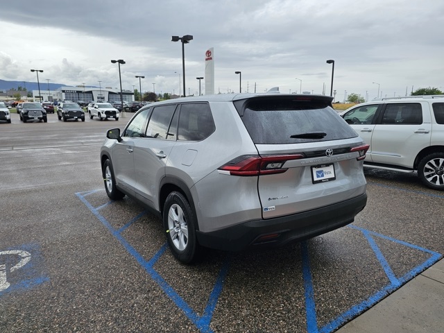 2025 Toyota Highlander Hybrid LE photo 7