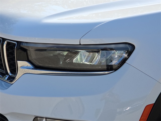 2023 Jeep Grand Cherokee Limited photo 3
