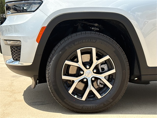 2025 Jeep Grand Cherokee Limited photo 2