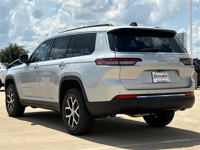 2025 Jeep Grand Cherokee Limited photo 3