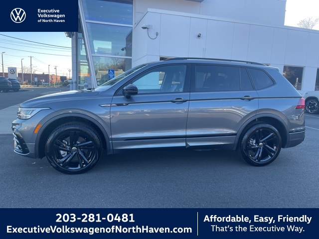 2024 Volkswagen Tiguan SE R-LINE BLACK's photo