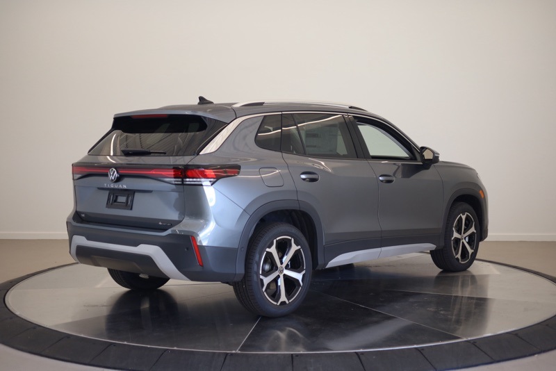 2025 Volkswagen Tiguan SE photo 2