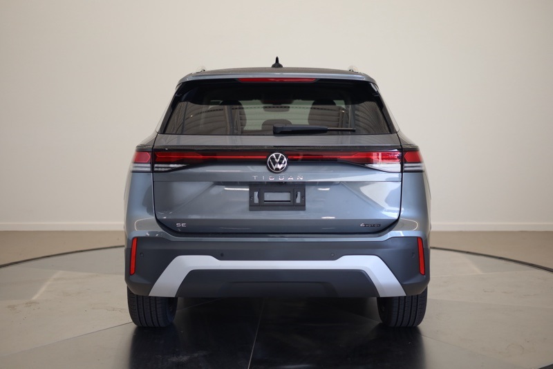 2025 Volkswagen Tiguan SE photo 3