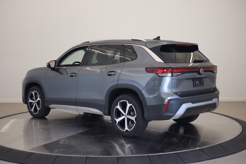 2025 Volkswagen Tiguan SE photo 4