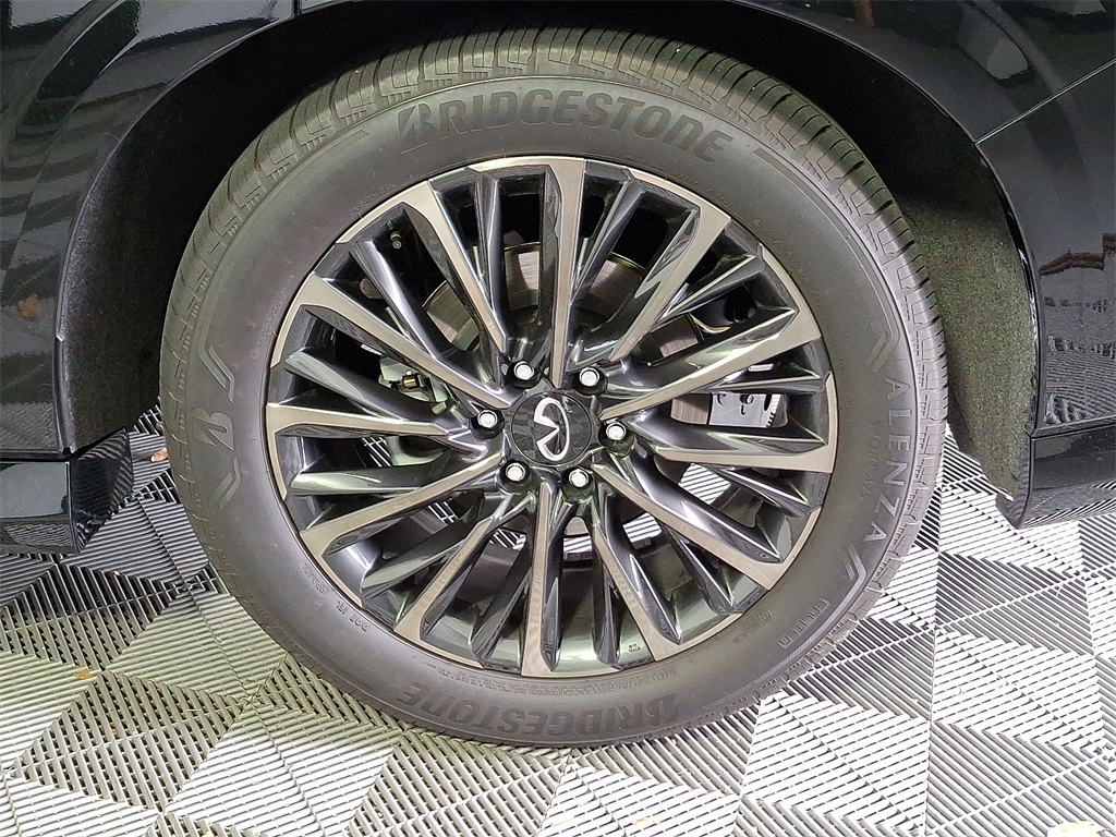 QX80 AUTOGRAPH