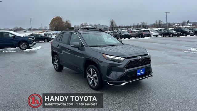 2025 Toyota RAV4 SE's photo