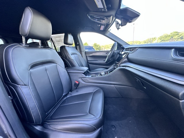 2025 Baltic Gray Metallic Clearcoat Jeep Grand Cherokee Limited 4X4 SUV