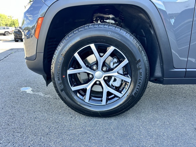2025 Baltic Gray Metallic Clearcoat Jeep Grand Cherokee Limited 4X4 SUV