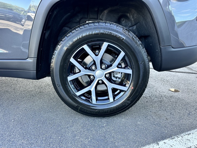 2025 Baltic Gray Metallic Clearcoat Jeep Grand Cherokee Limited 4X4 SUV
