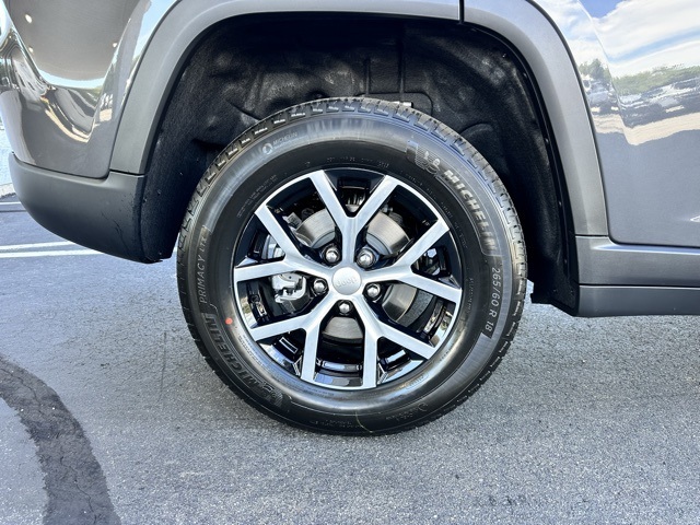 2025 Baltic Gray Metallic Clearcoat Jeep Grand Cherokee Limited 4X4 SUV