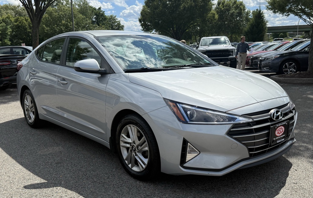 2020 Hyundai Elantra SEL photo 3