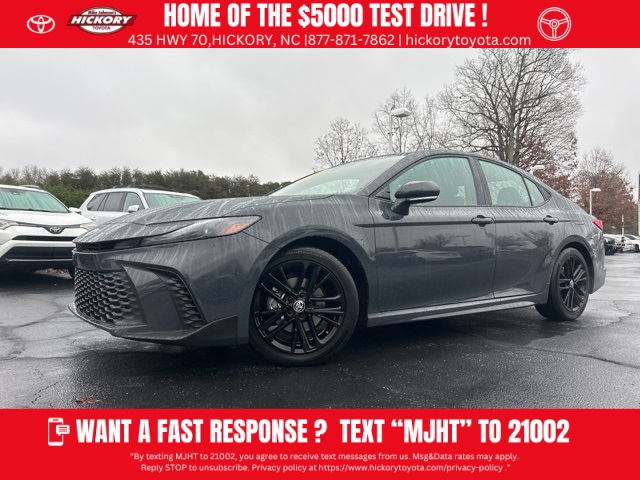 2025 Toyota Camry LE's photo