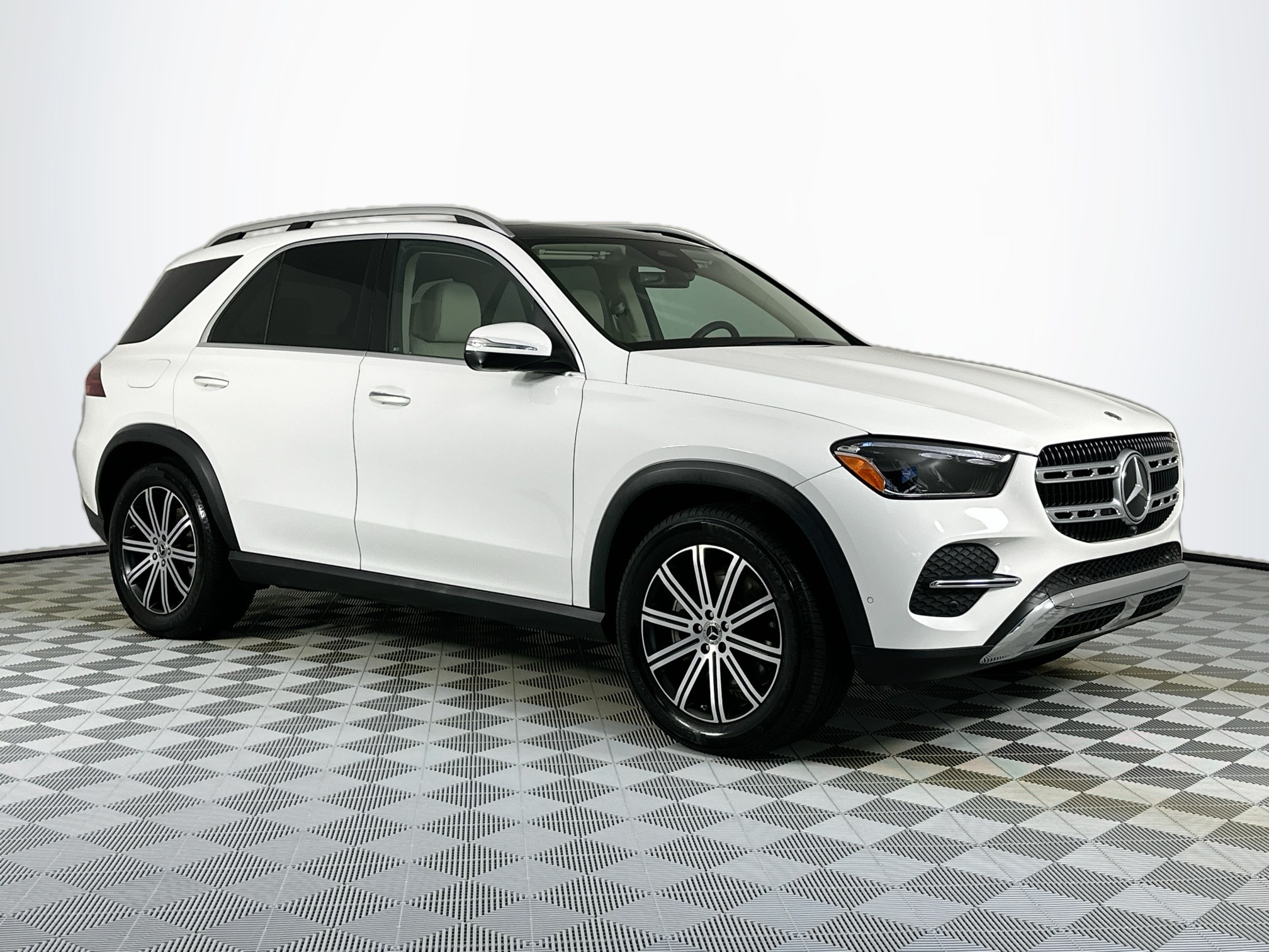 used 2024 Mercedes-Benz GLE car, priced at $58,998