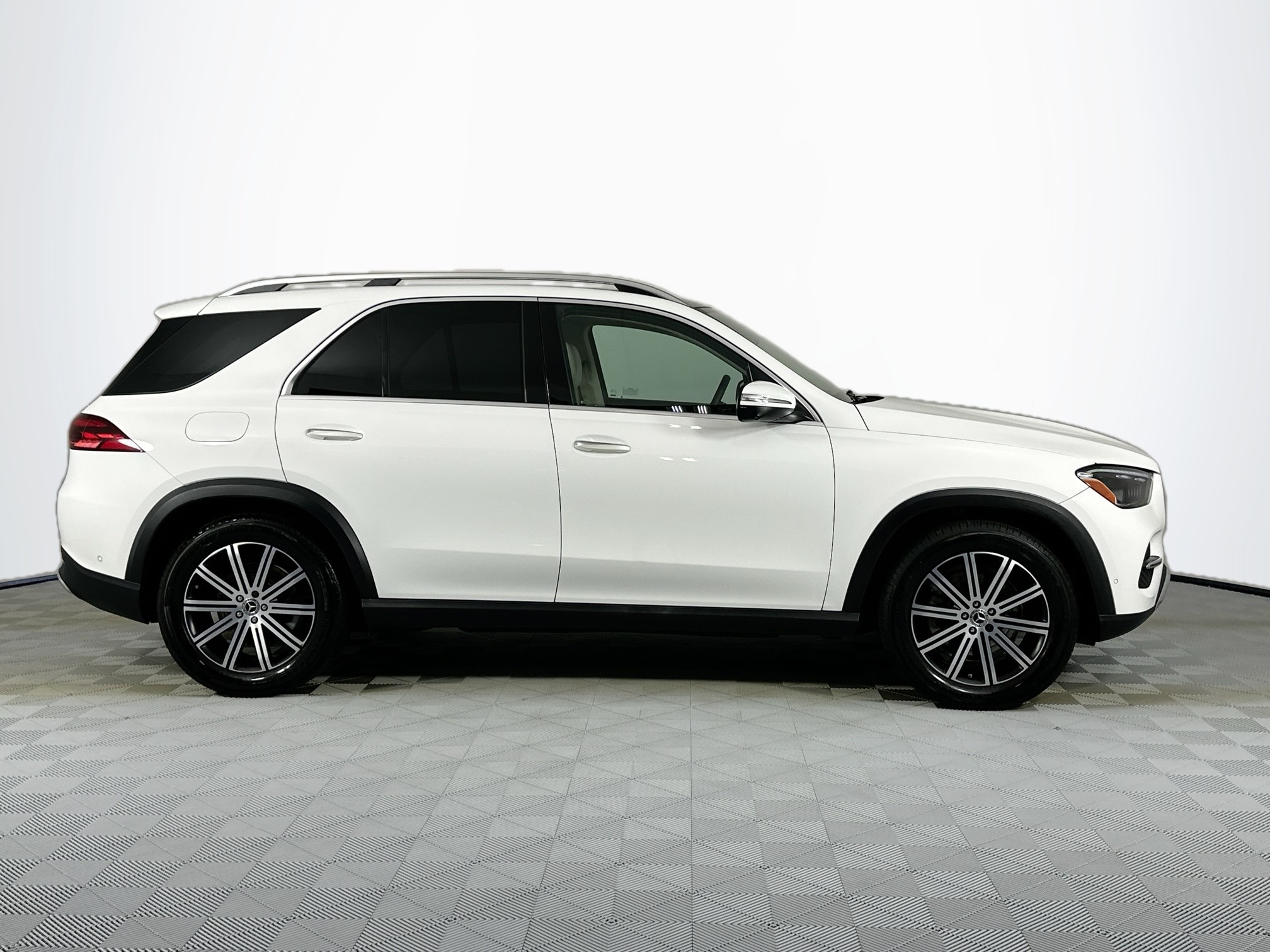 used 2024 Mercedes-Benz GLE car, priced at $58,998