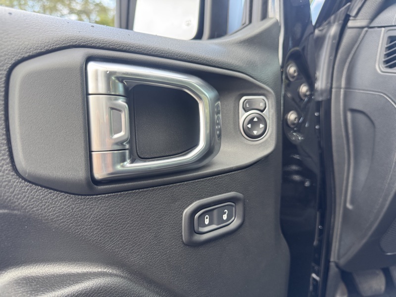 2025 Jeep Gladiator Willys photo 10