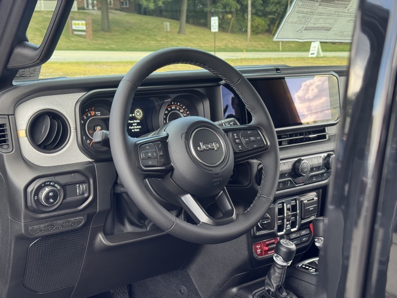 2025 Jeep Gladiator Willys photo 12