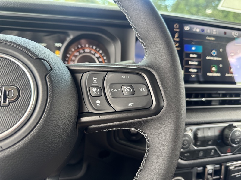 2025 Jeep Gladiator Willys photo 26