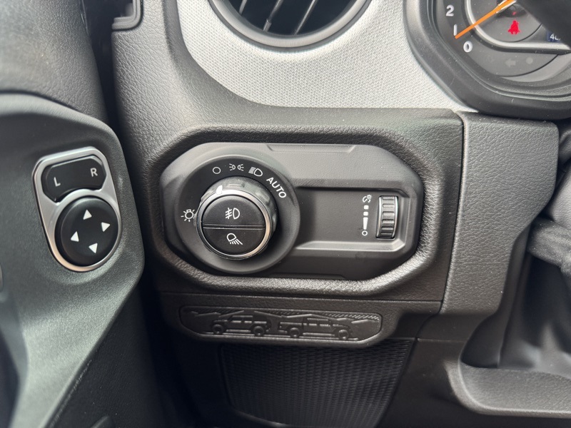 2025 Jeep Gladiator Willys photo 29
