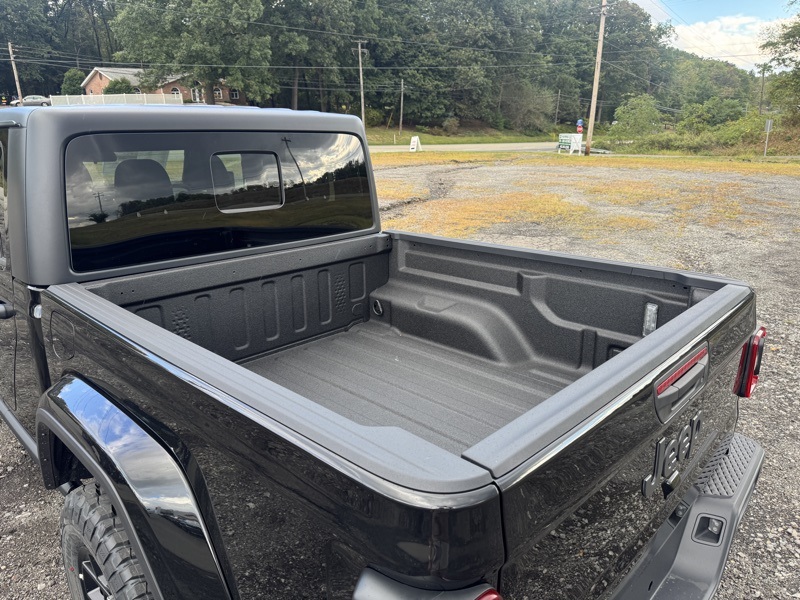 2025 Jeep Gladiator Willys photo 35