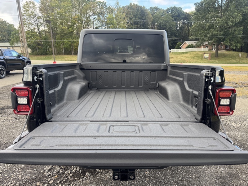 2025 Jeep Gladiator Willys photo 36