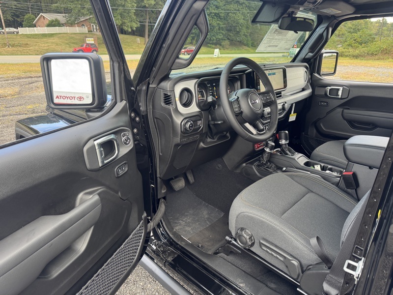 2025 Jeep Gladiator Willys photo 9