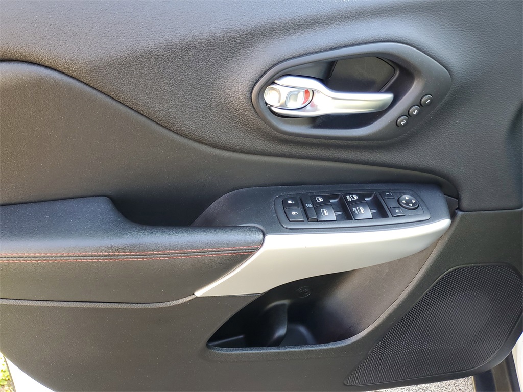 used 2017 Jeep Cherokee car, priced at $15,495