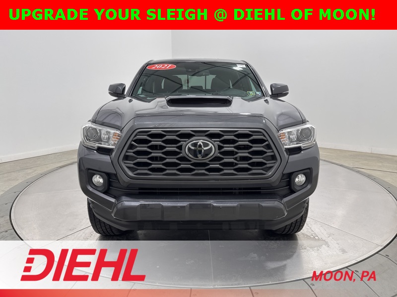 2021 Toyota Tacoma TRD Sport photo 2