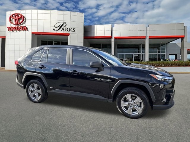 2024 Toyota RAV4 LE's photo