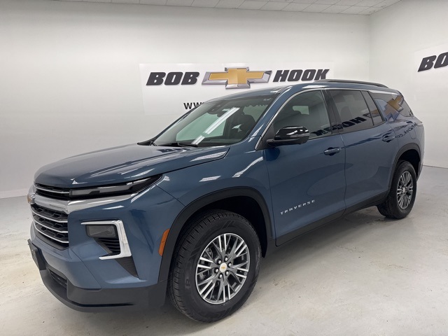 used 2024 Chevrolet Traverse car, priced at $33,988