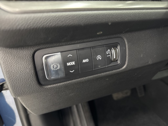 used 2024 Chevrolet Traverse car, priced at $33,988