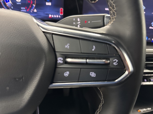 used 2024 Chevrolet Traverse car, priced at $33,988