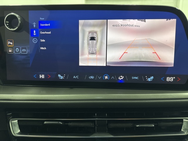 used 2024 Chevrolet Traverse car, priced at $33,988