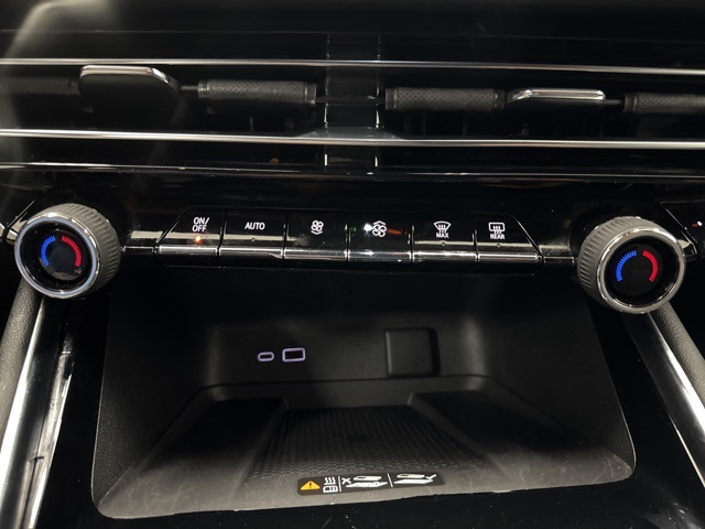 used 2024 Chevrolet Traverse car, priced at $33,988