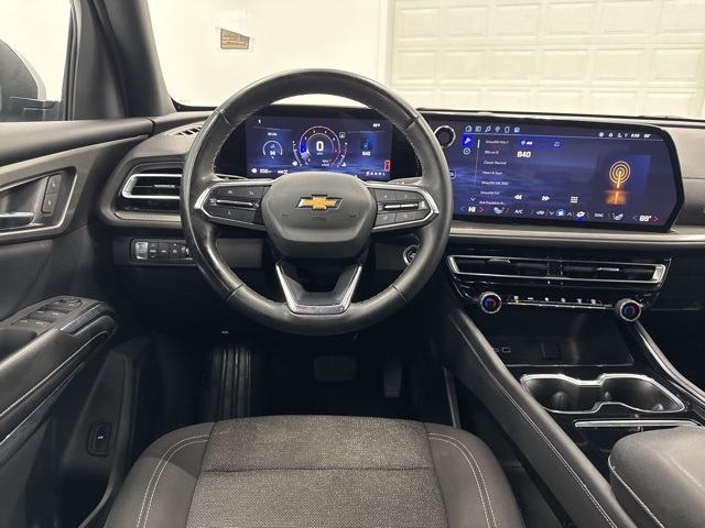 used 2024 Chevrolet Traverse car, priced at $33,988