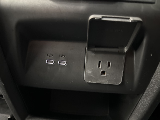 used 2024 Chevrolet Traverse car, priced at $33,988