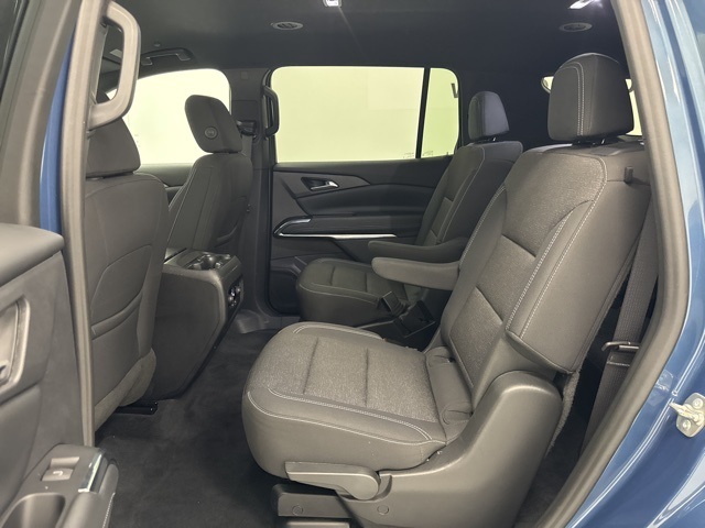 used 2024 Chevrolet Traverse car, priced at $33,988