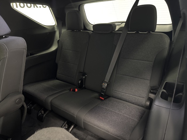 used 2024 Chevrolet Traverse car, priced at $33,988