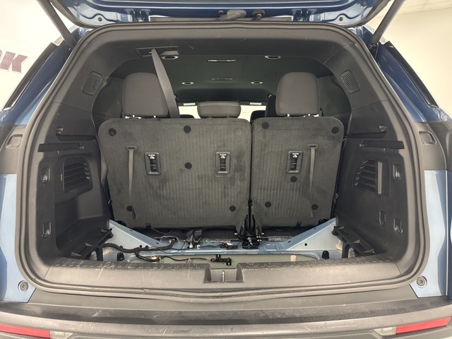 used 2024 Chevrolet Traverse car, priced at $33,988