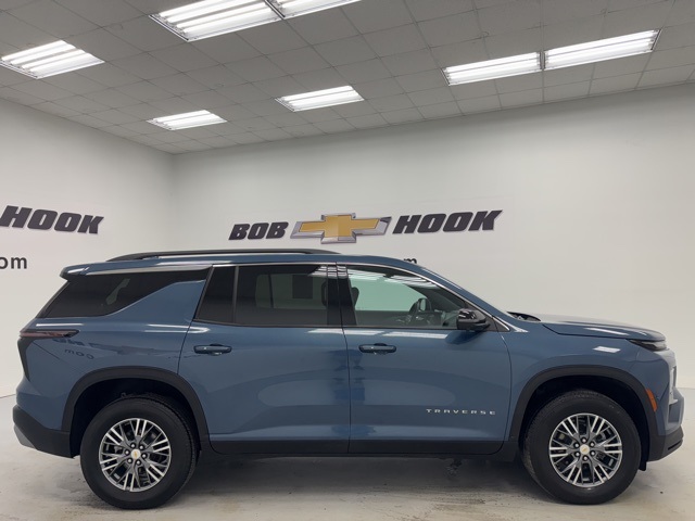 used 2024 Chevrolet Traverse car, priced at $33,988