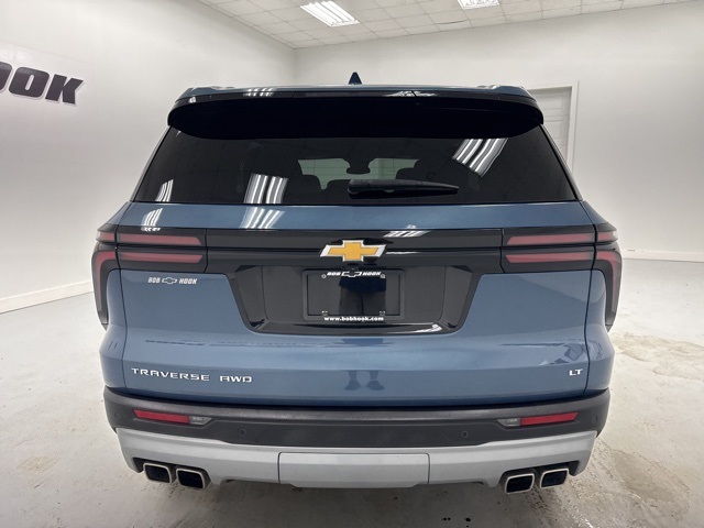 used 2024 Chevrolet Traverse car, priced at $33,988